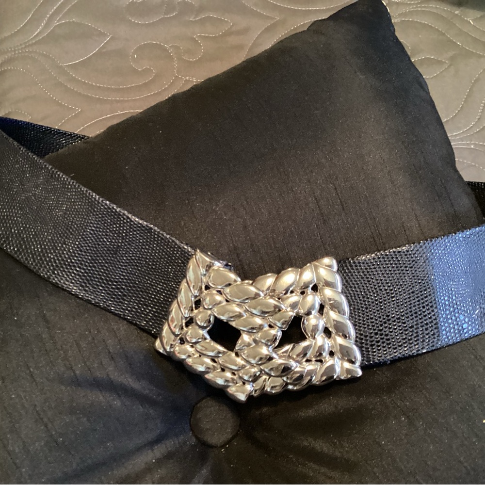 Ladies 2” black belt with silver hook buckle